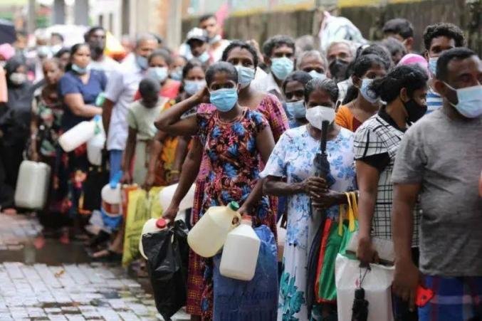 国家破产、外汇掏空，斯里兰卡成为本世纪以来首个外债违约的国家。。。